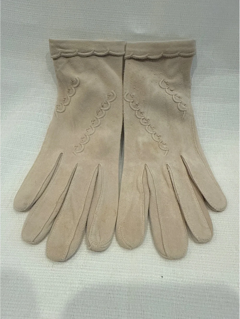 Vintage Kislav Beige Suede Gloves with Embroidered Detail